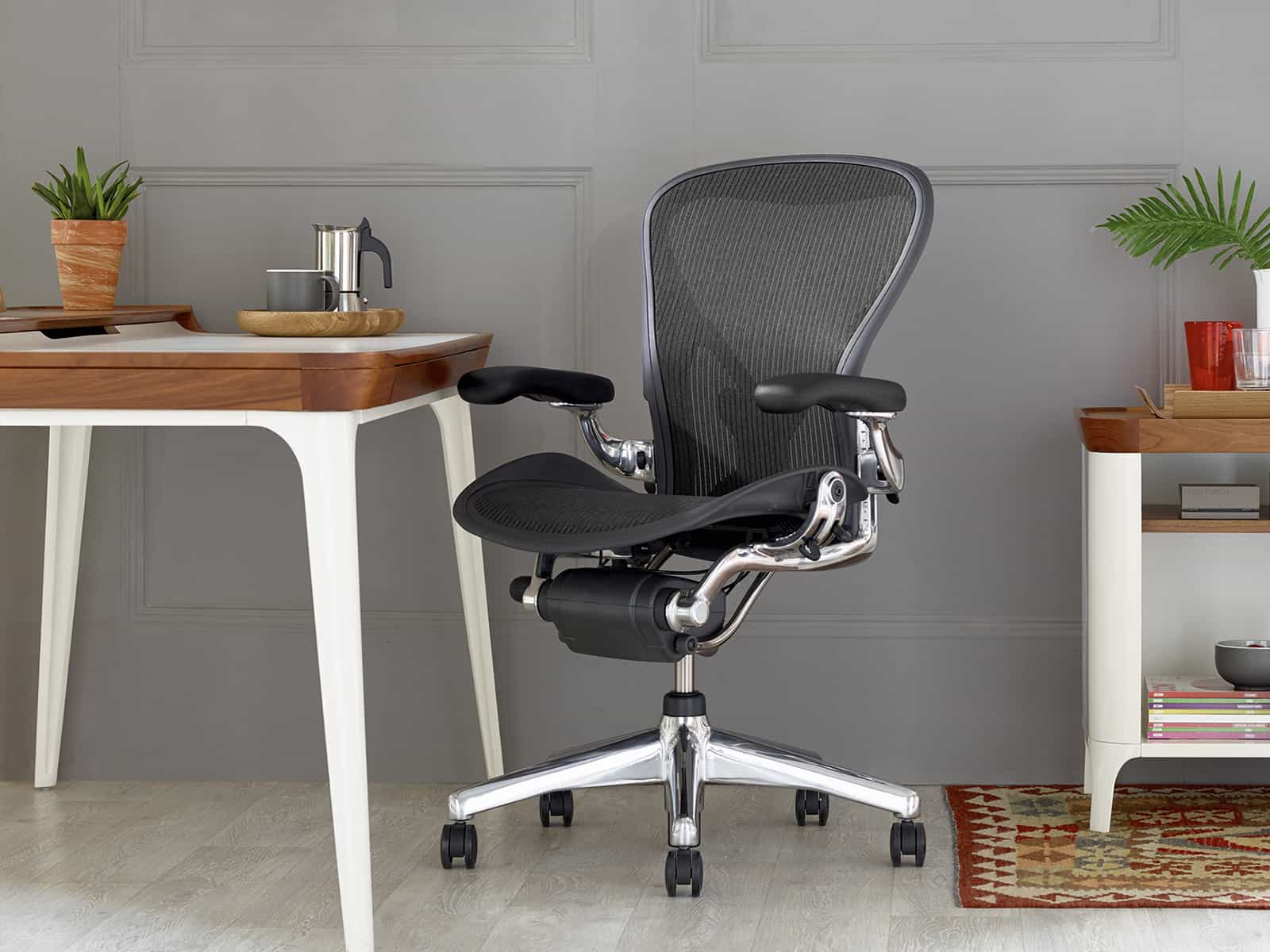 L’Excellence Incarnée : La Chaise Herman Miller Aeron, une Synthèse Parfaite de Confort, Durabilité et Esthétique
