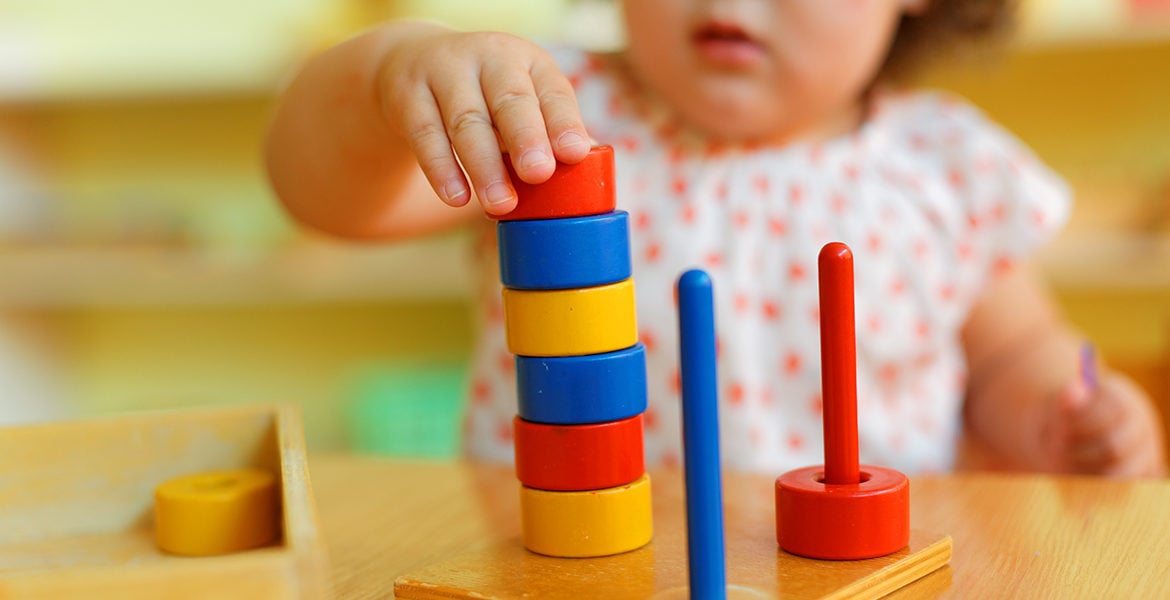 L’Épanouissement des Enfants de 3 Ans à travers les Jeux Montessori